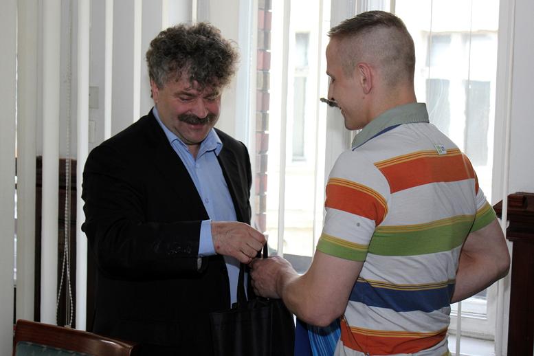 Uratował dzieci z pożaru