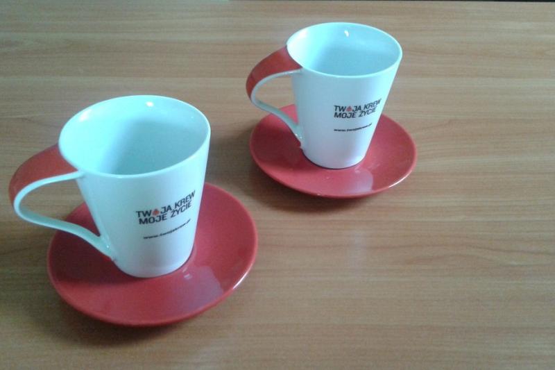 Parasole i kubki czekają na krwiodawców