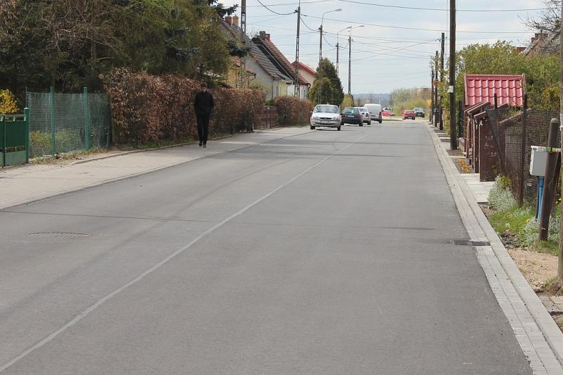 Nowy asfalt na Spółdzielczej i Hibnera