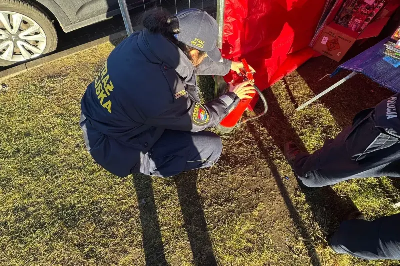 Strażnicy miejscy i policjanci kontrolują punkty sprzedaży fajerwerków na terenie Lęborka